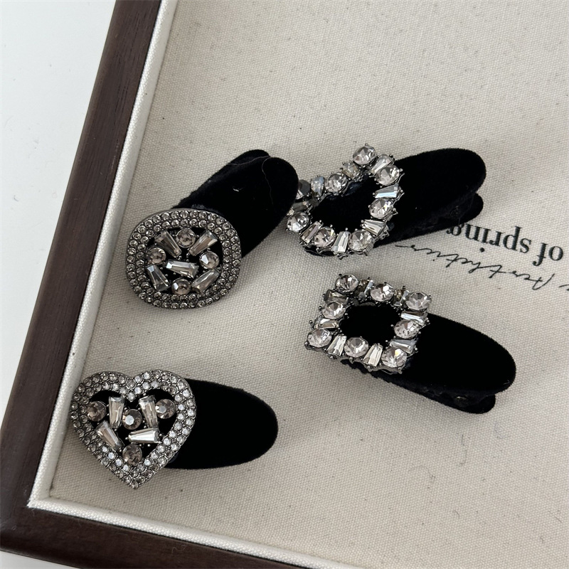 Fermaglio per capelli a forma di becco d'anatra con strass quadrati floccati in stile coreano Mini fermaglio per capelli con frangia piccola di alta qualità_voghion.com