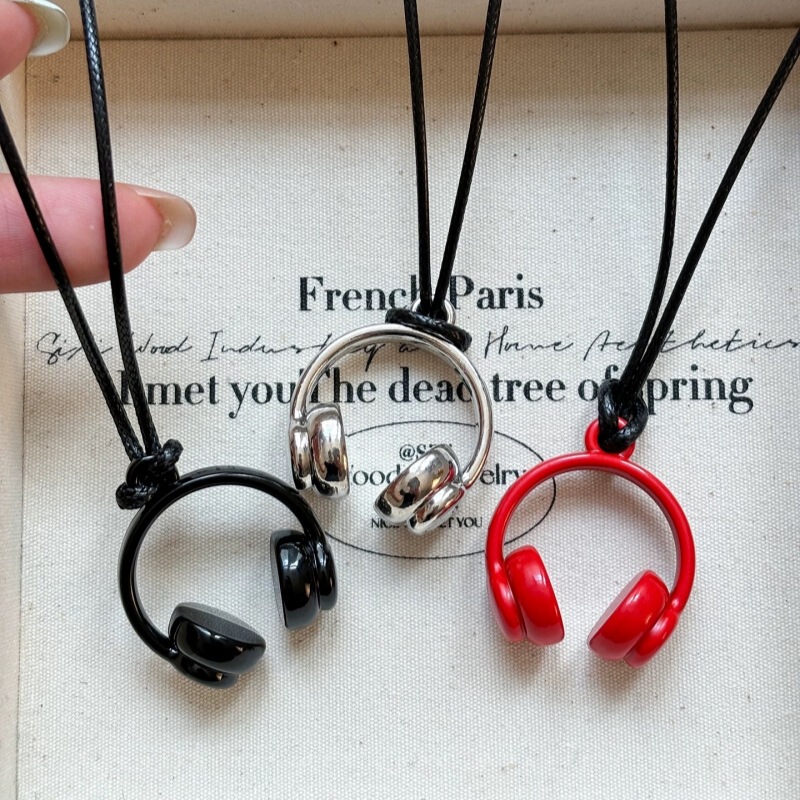 Fashionable and Versatile! Mini Headphone Pendant Necklace for Women 2025 New Style Halterneck Sweater Chain Niche High-End Accessories