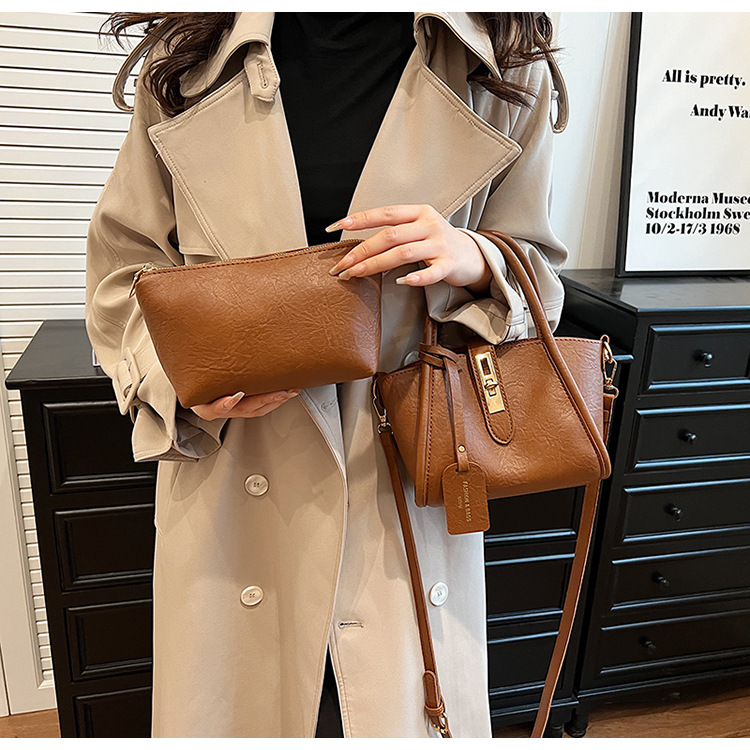 Women's Small Autumn&Winter Pu Leather Solid Color Vintage Style Lock Clasp Bucket Bag display picture 15