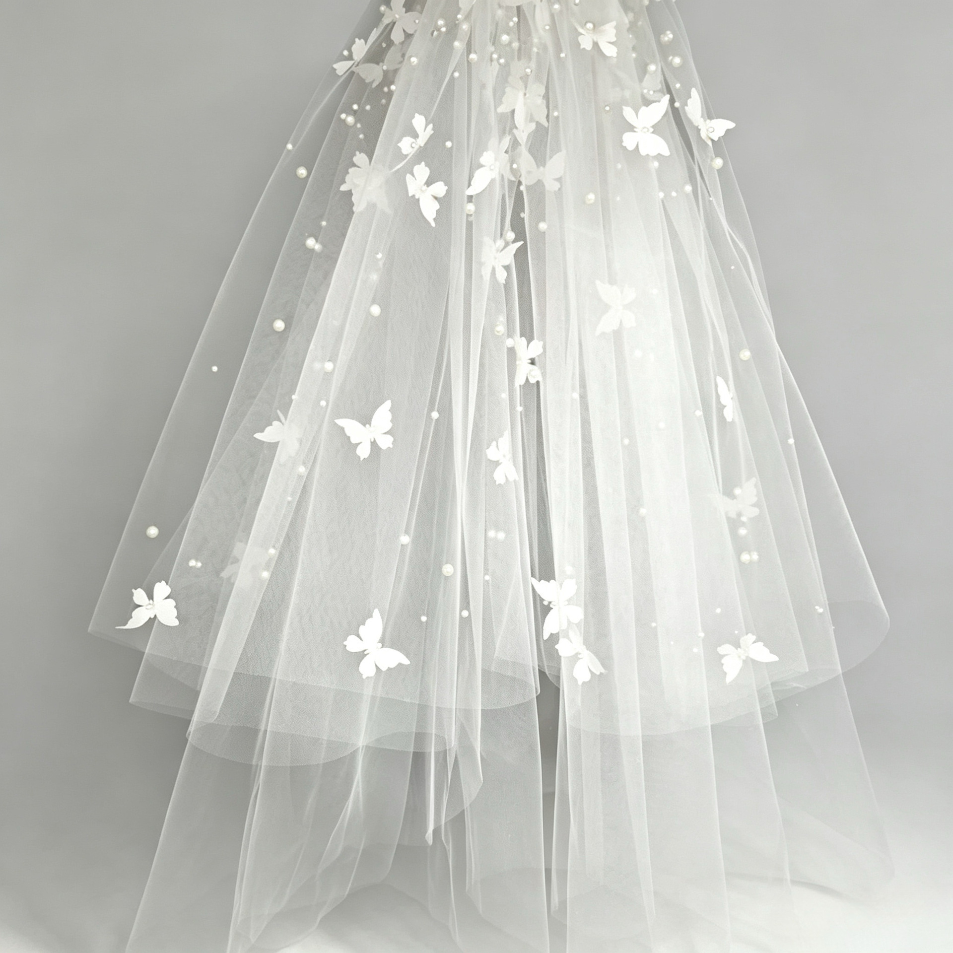 Velo de Novia Corto y Esponjoso de Doble Capa con Detalles Florales