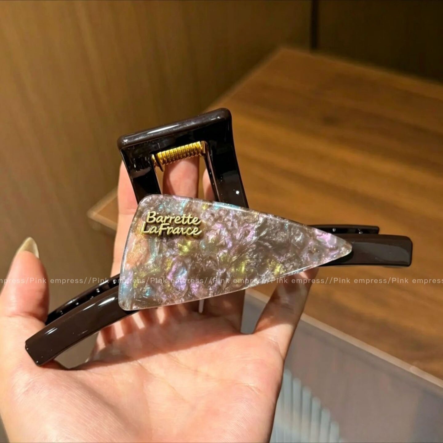 2026 nuevo clip de cabello ondulado clip de cabello de tiburón grande clip de cabello de mujer detrás de la cabeza de alta sensación clip de cabello accesorios para el cabello