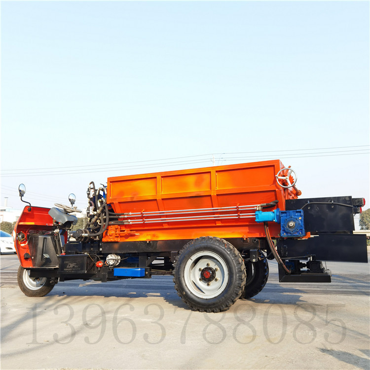 大棚果园小型抛肥车拖拉机撒肥车干湿两用甩盘蛟龙式三轮车撒粪车