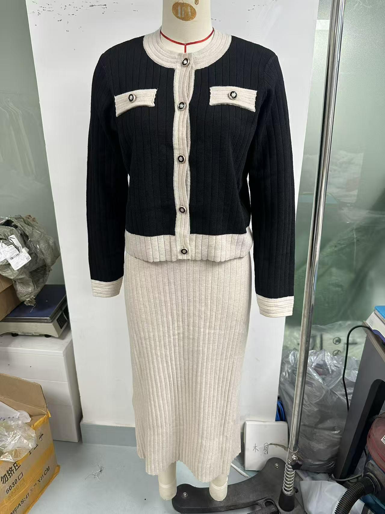 Completo elegante con maglione lavorato a maglia e gonna lunga tinta unita – Top a maniche lunghe color-block con gonna fluida_voghion.com