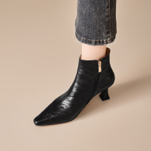 头层牛皮时装靴2025新款尖头细高跟压花通勤百搭时尚短筒真皮短靴