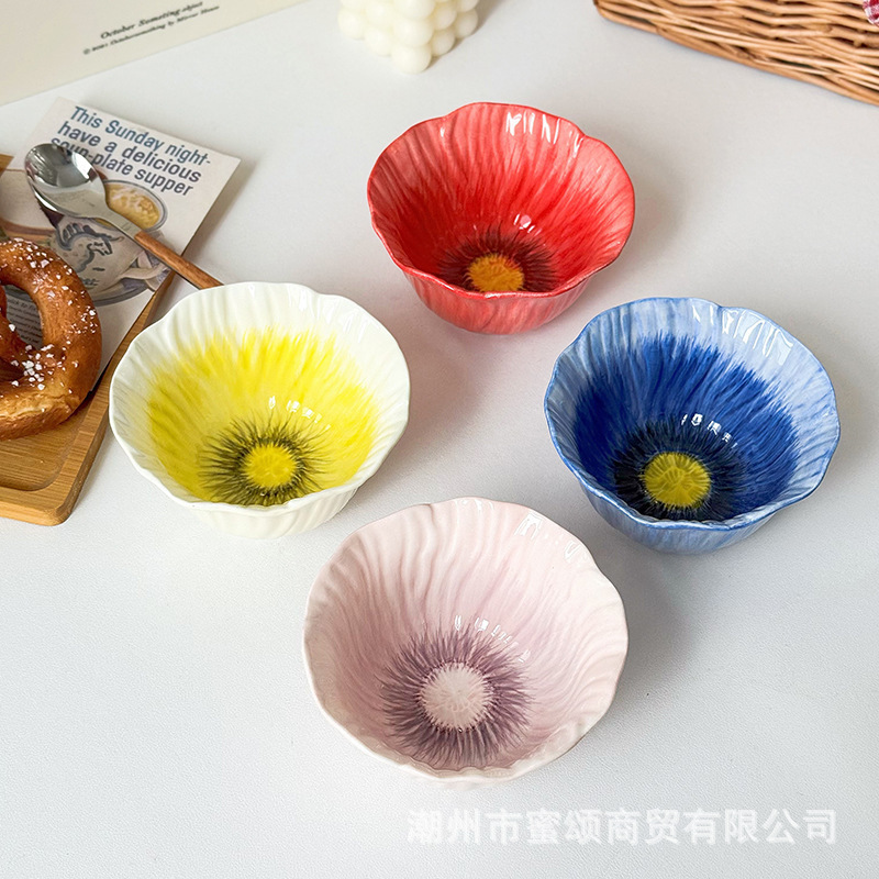 花の陶磁器の茶碗の女性の個人の専用の碗は釉薬の下で彩りの食器を備えます。|undefined