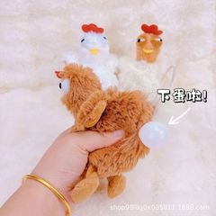 新商品のおかしな卵を産む鶏のペンダントが可愛いです。