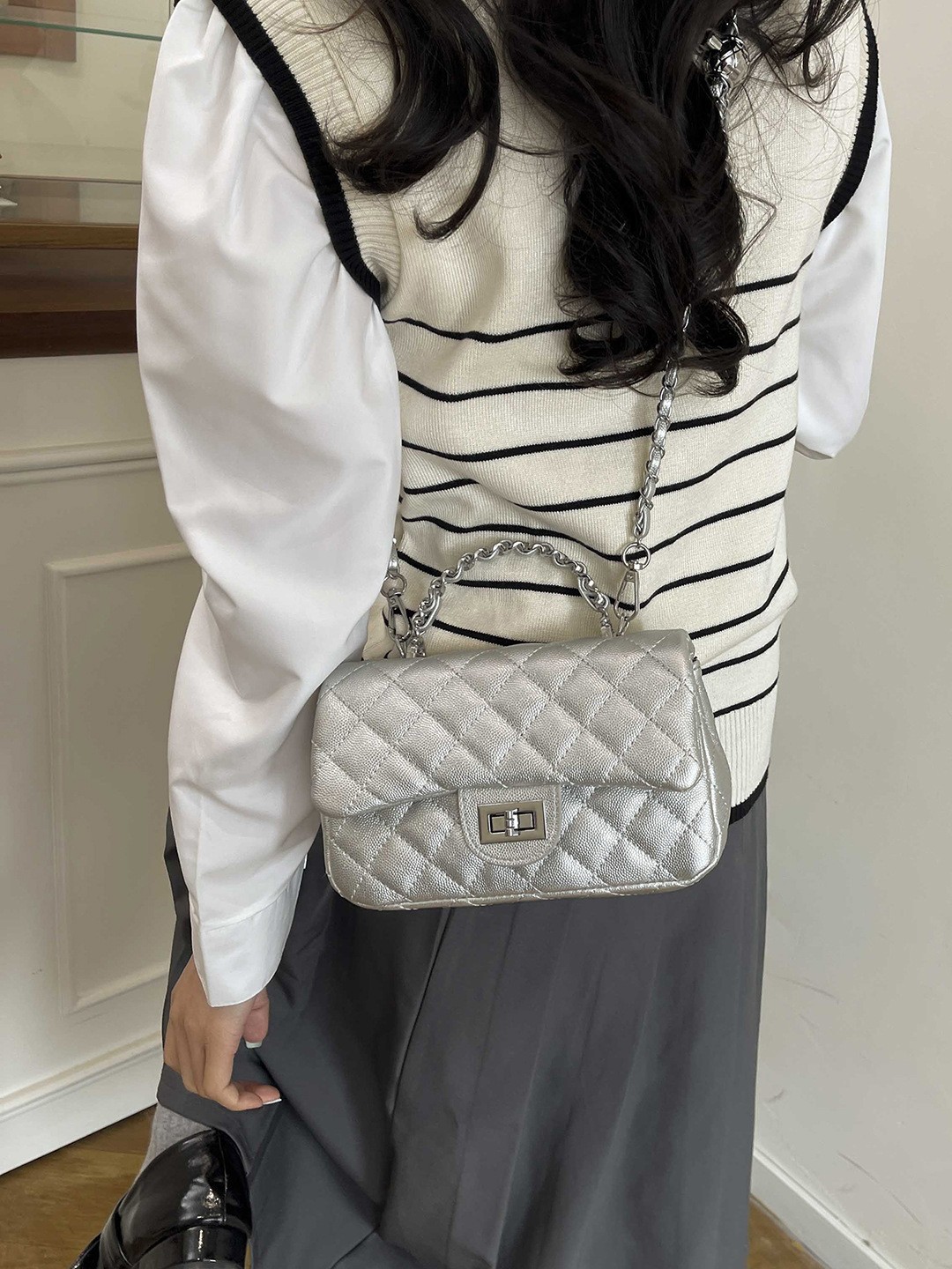 Moda de cadena de diamante bolso de mano para mujeres 2026 nuevo estilo transfronterizo de alta humedad de moda lujosa bolsa de mochila