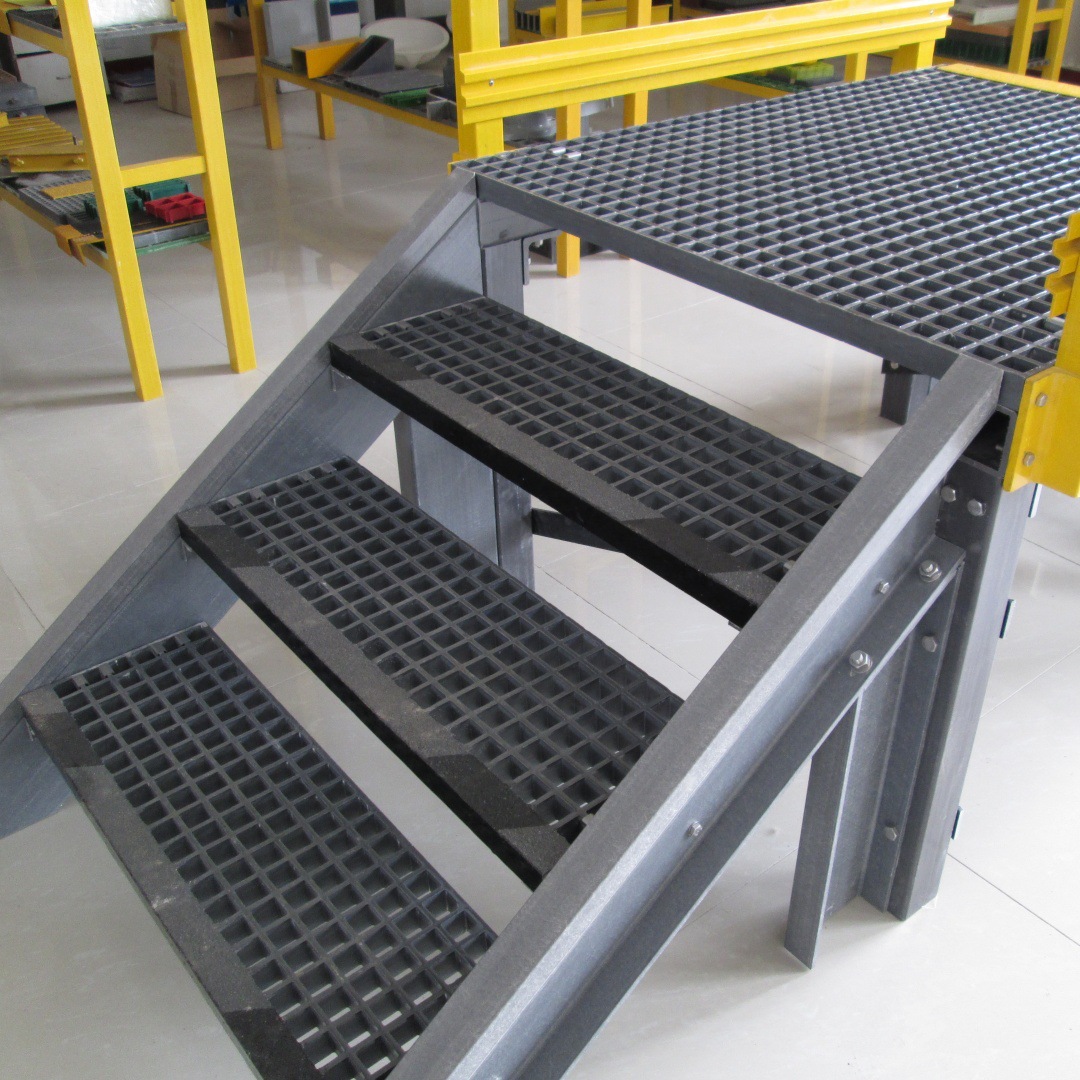 工厂直供玻璃钢楼梯踏板防滑耐磨防腐承重板树脂格栅踏步板定制尺