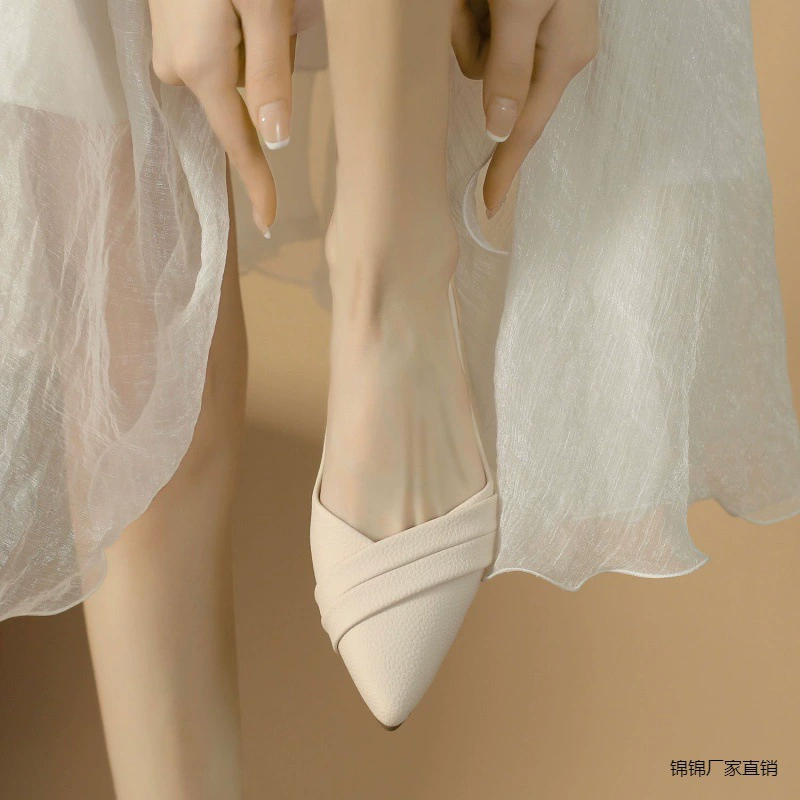 Двухслойные кожаные одиночные туфли женская новая весна и осень 2024 новый дикий мелкий рот с юбкой из мягкой кожи и мягкой подошвы