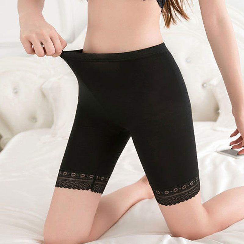 1 pair of black trousers