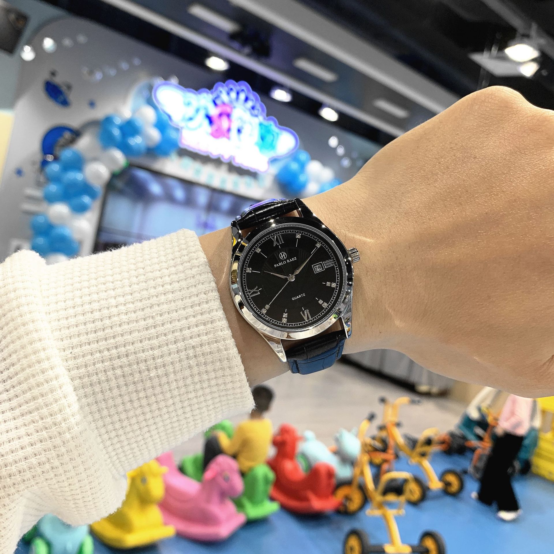 Douyin live broadcast popular men's high-quality stainless steel watches with good looks and cross-border e-commerce hosting and wholesale delivery_voghion.com