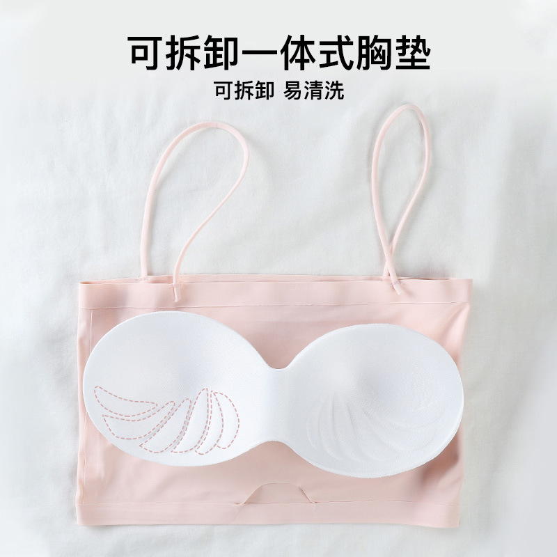 宝娜斯は胸の下着の女性を拭いて、跡のない美背は光の小さい胸を防ぎます。