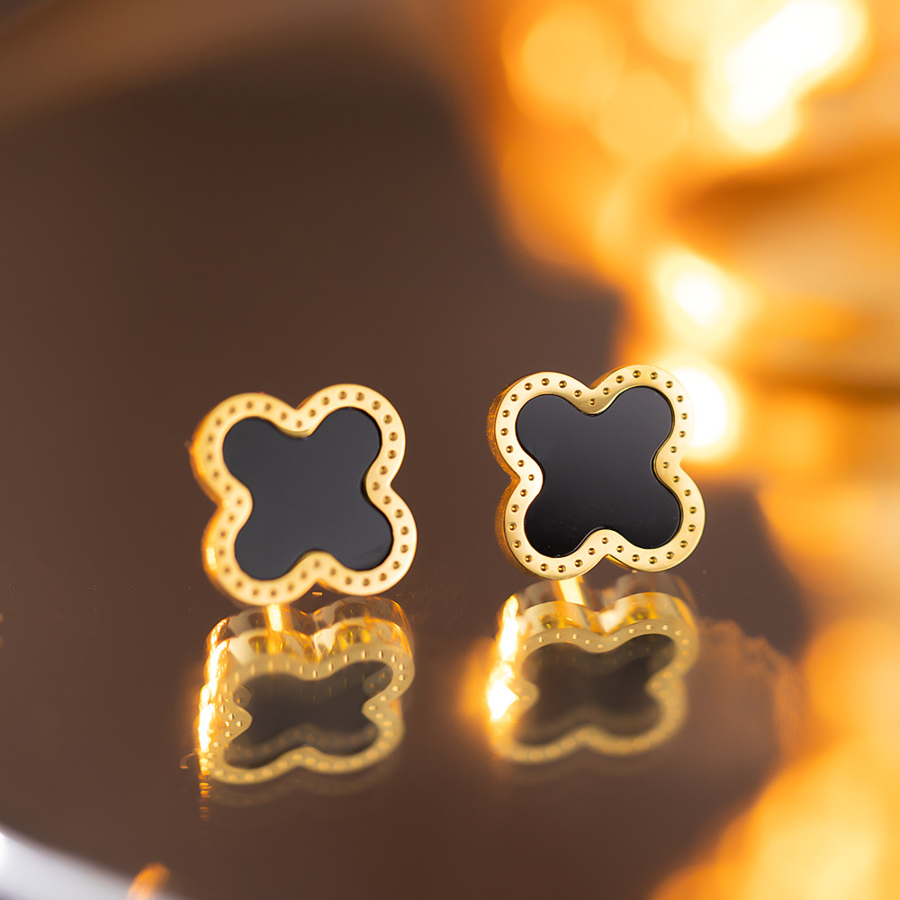 yun steel 2024 winter new high quality women‘s simple temperament four leaf clover ear stud niche fashion all-matching ear