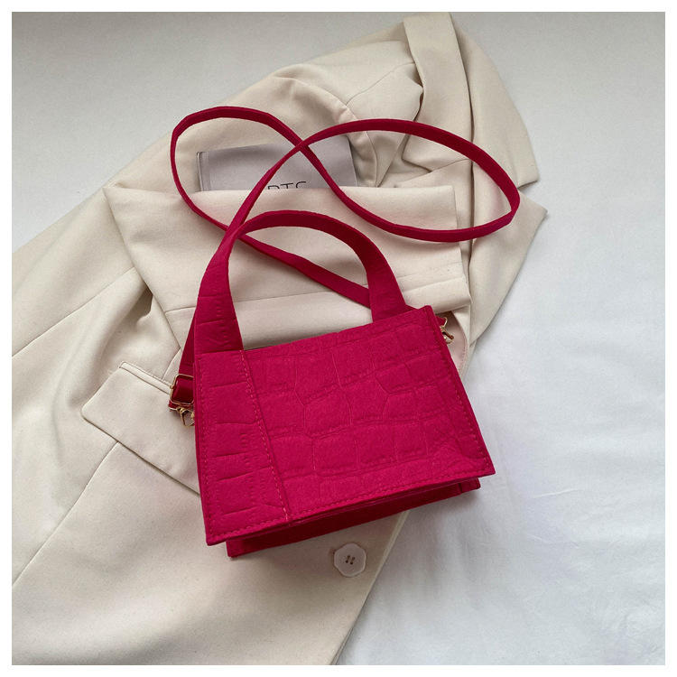 Women's Medium Suede Solid Color Basic Square Magnetic Buckle Shoulder Bag Handbag Crossbody Bag display picture 5