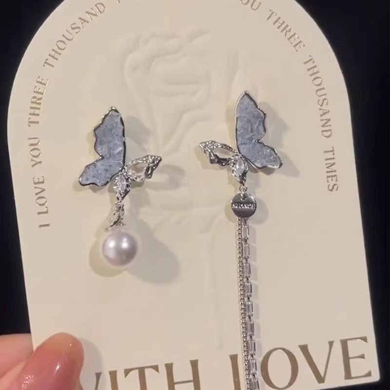 비대칭 나비 스터드 귀걸이