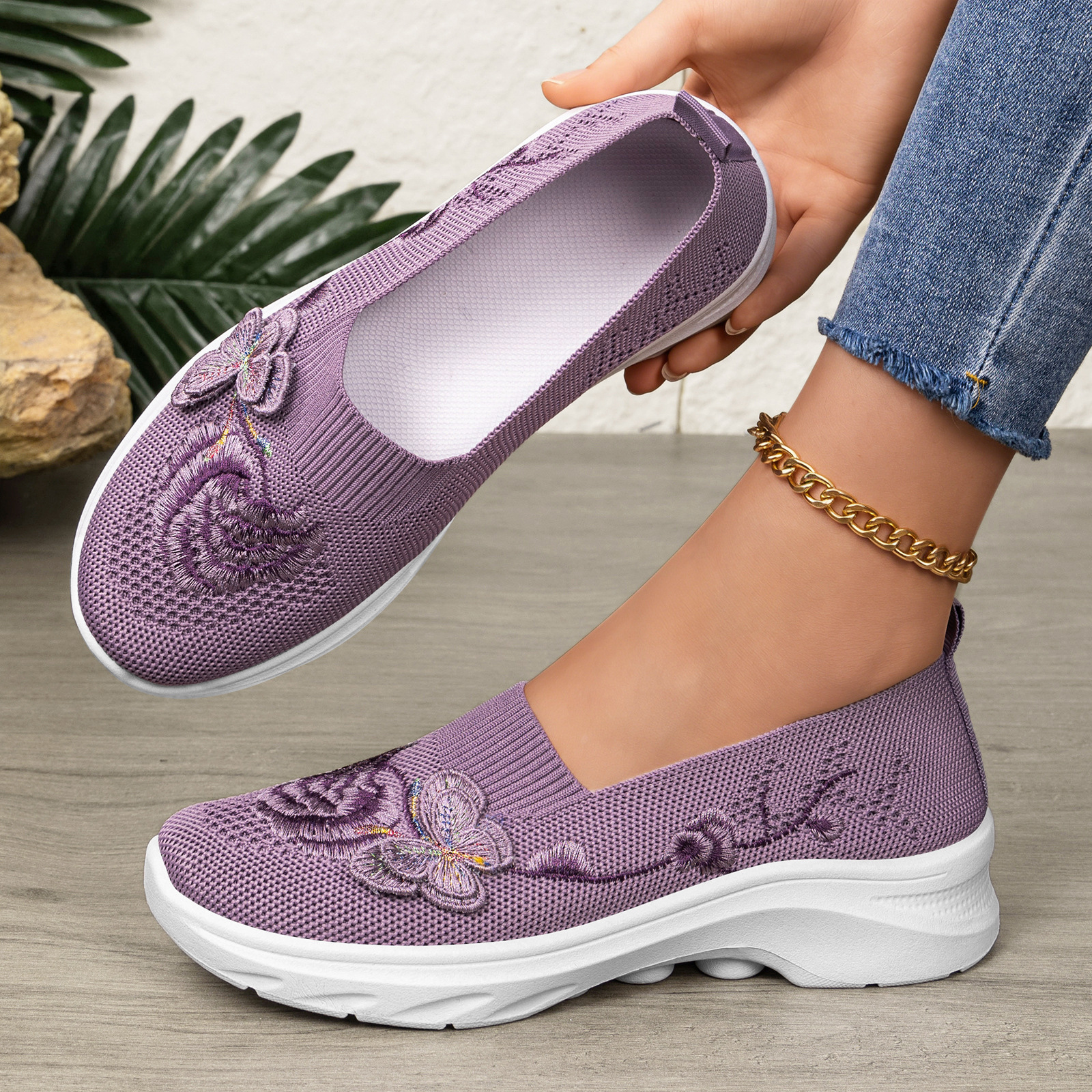 Zapatos para mujeres transfronterizos nuevos zapatos de tela transpirables de primavera ligeros de mediana edad y zapatos de sola suave