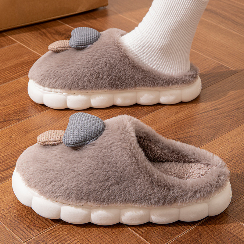 2025 otoño y invierno nuevas zapatillas de algodón dibujos animados lindos de cachemira calentamiento de fondo grueso antideslizante zapatos de algodón domésticos para mujeres