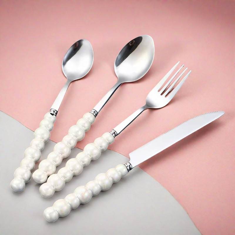 304 스테인레스 스틸 세라믹 진주 손잡이 칼, 포크 및 스푼 라이트 럭셔리 서양 음식 호텔 스테이크 나이프 디저트 스푼 및 포크 4 피스 세트