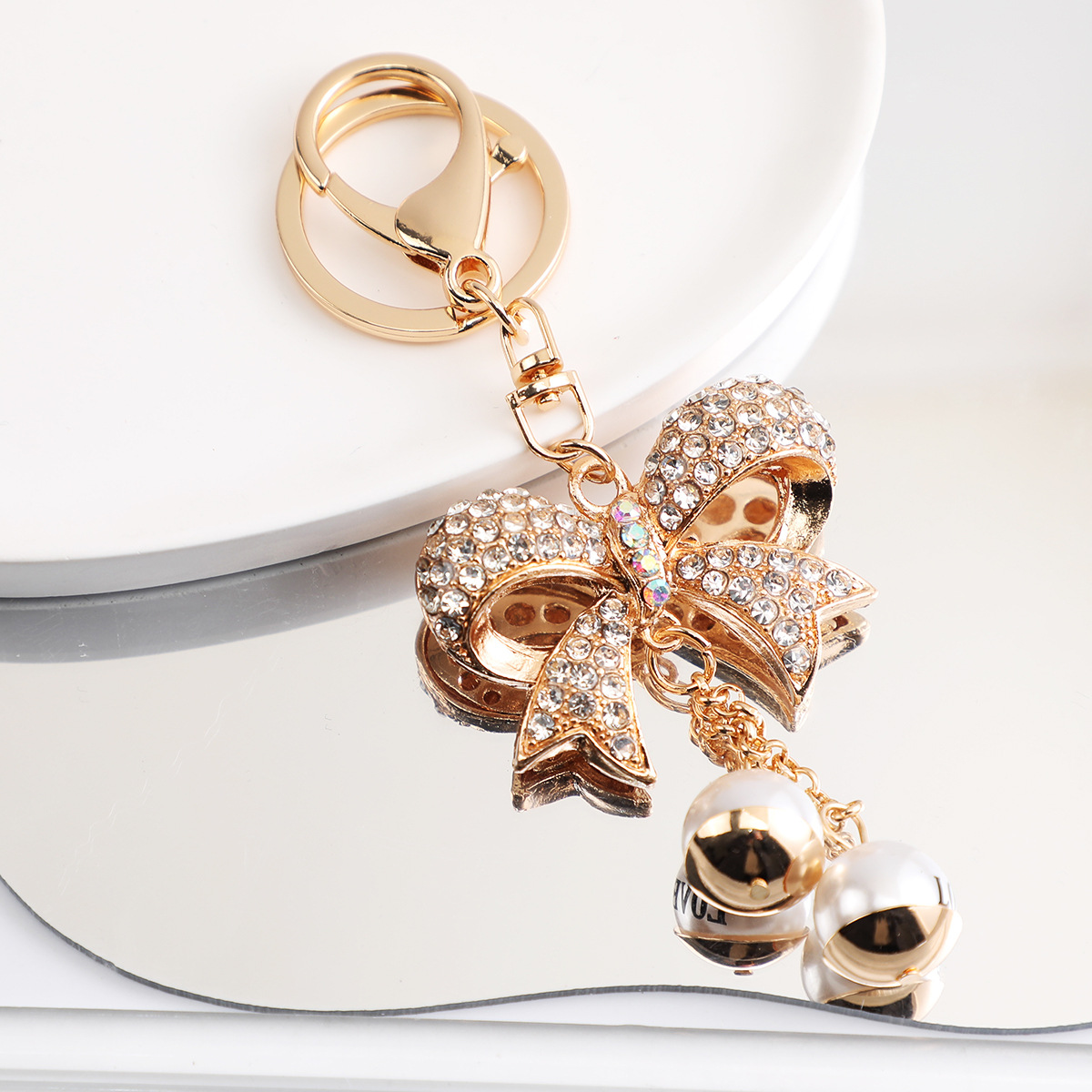 Creative keychain with bow pearl