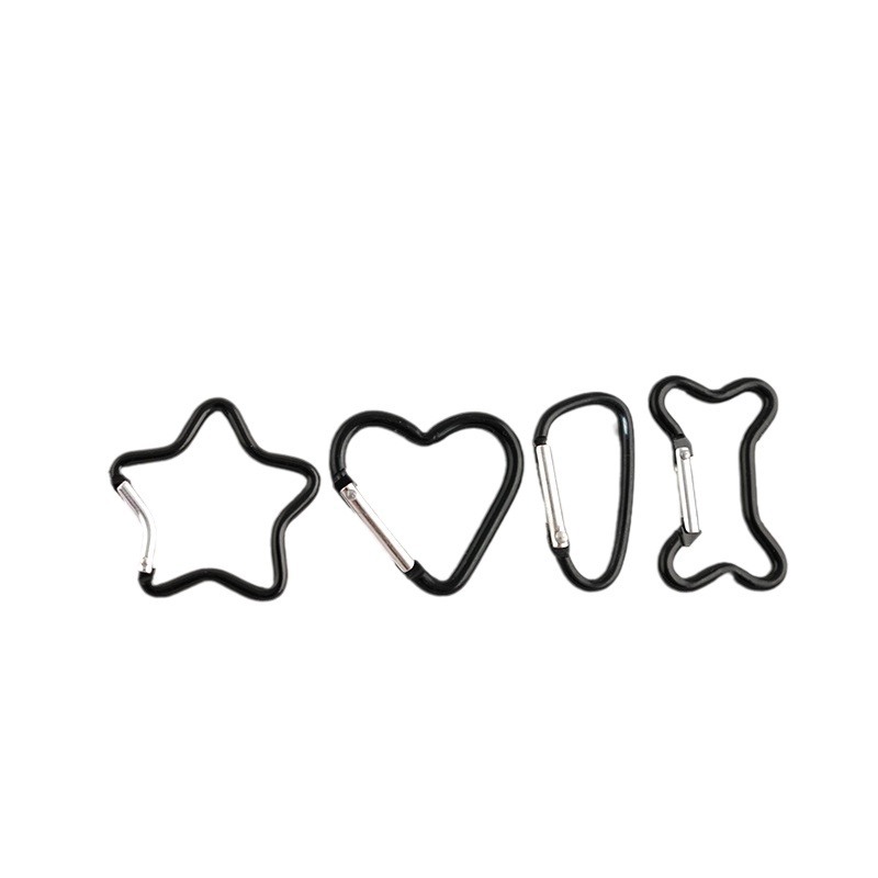 バックパックにフックを掛けて登山ボタンを掛けます。