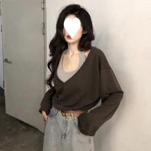 假两件露肩卫衣女潮ins设计感小众春秋季宽松收腰短款挂脖v领上衣