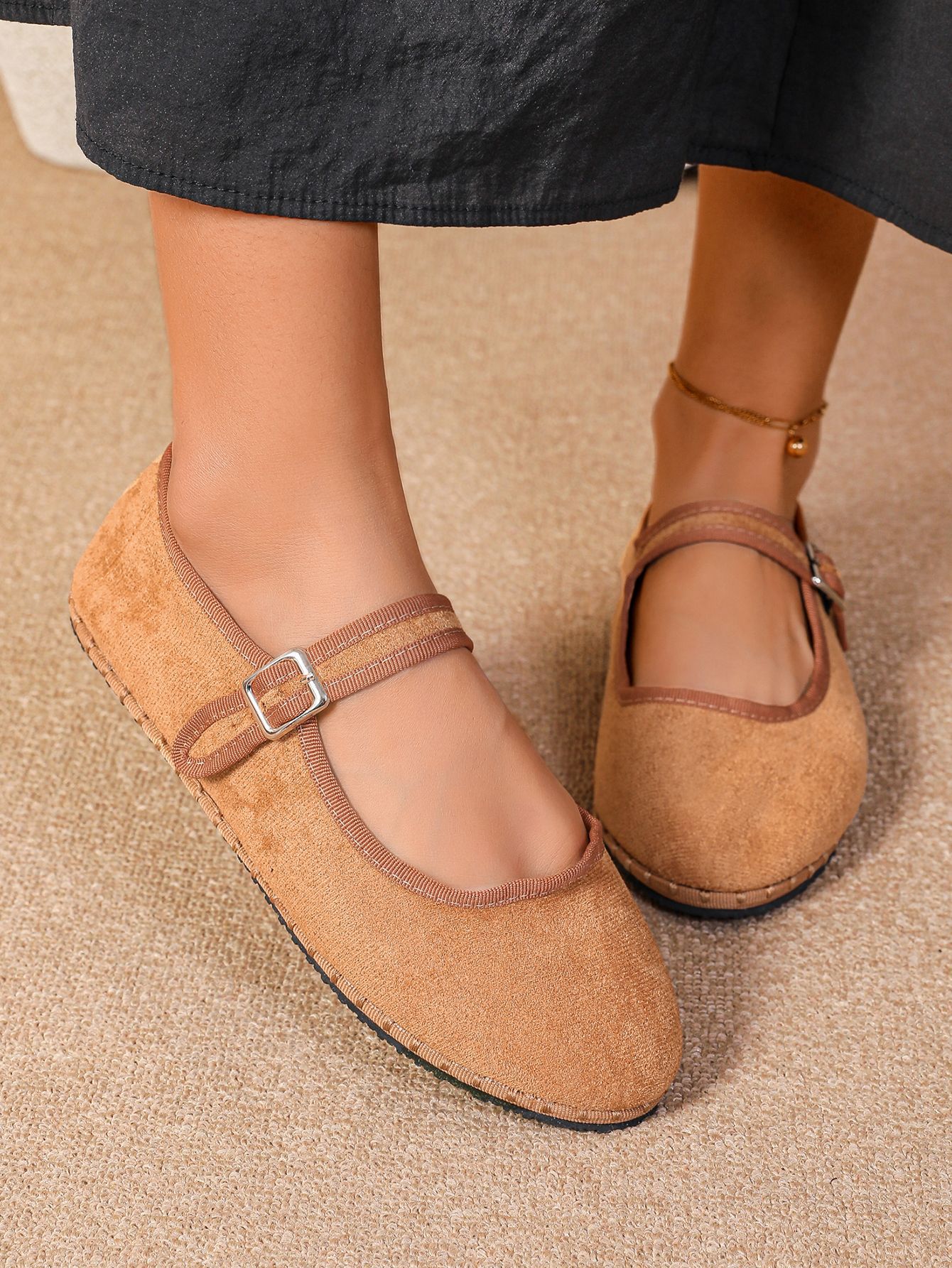Zapatos de comercio exterior transfronterizo de estilo europeo y americano retro agitando hilo de terremoto, zapatos de sola sola sola plana, rojo suave, hadas de noche