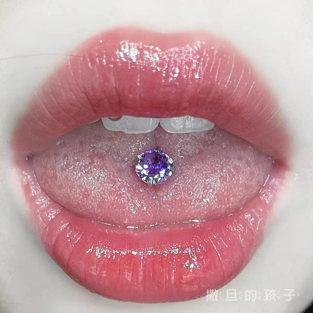 Silver pointed spike labret stud material detail