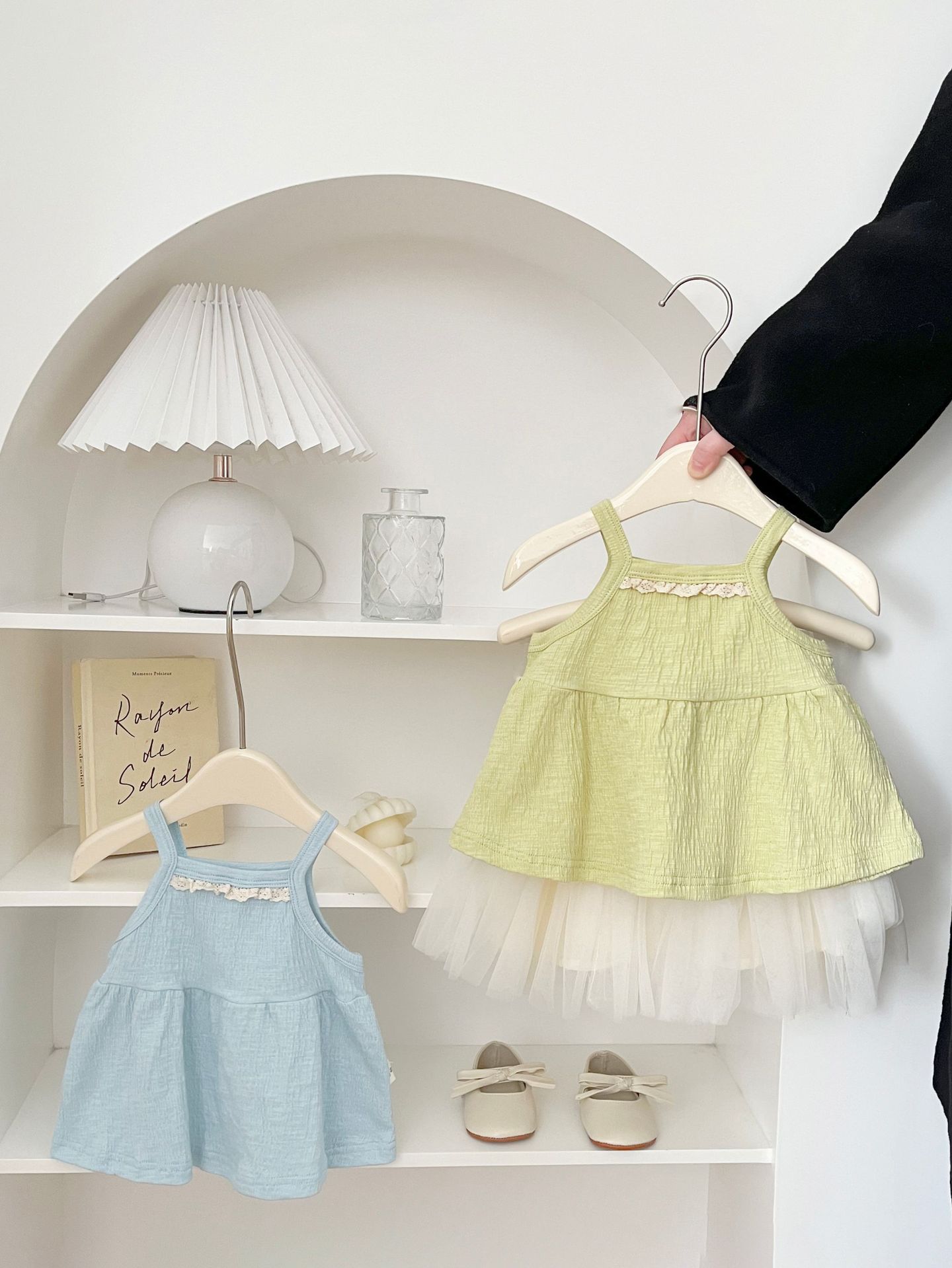 Chaleco de estilo occidental para bebé femenino 2025 nuevo verano dulce niña delgada niños lindo y fresco cabestrillo exterior