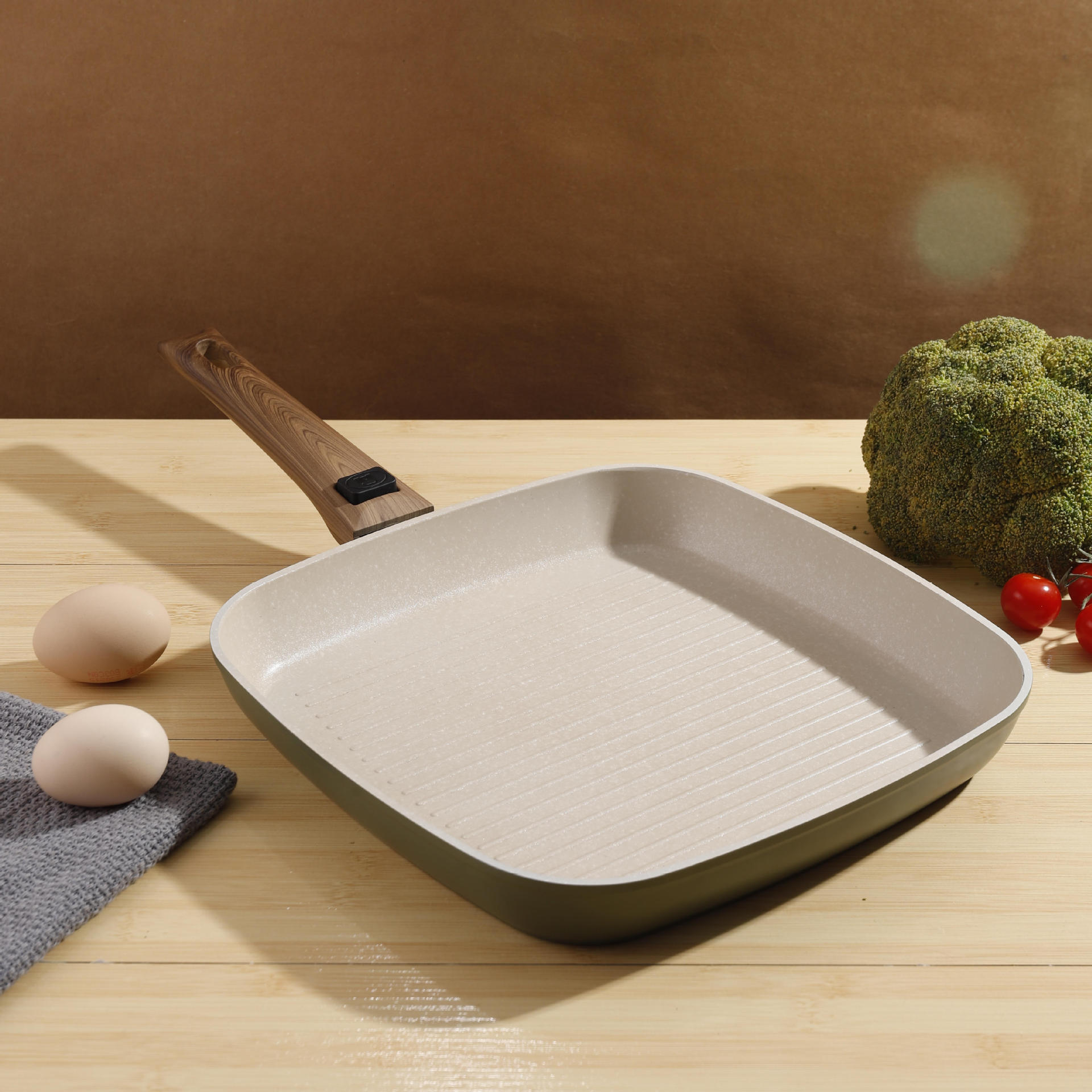 Nueva sartén de carne de aluminio antiadherente sartén de carne occidental engrosada a rayas de aluminio cuadrado sartén 28cm fábrica al por mayor