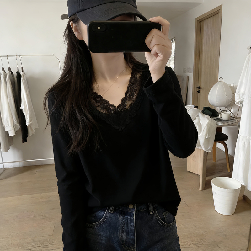 French-Style Black Lace V-Neck Long-Sleeve T-Shirt for Women, Spring and Autumn, Loose Fit, Slimming, Versatile Base Shirt, Elegant and Unique Top