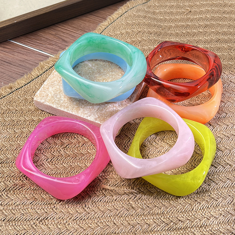 Exaggerated Resin Bracelet from Europe and America, Translucent Geometric Jade Polygonal Colorful Gradient Bracelet, Unique and Versatile Jewelry