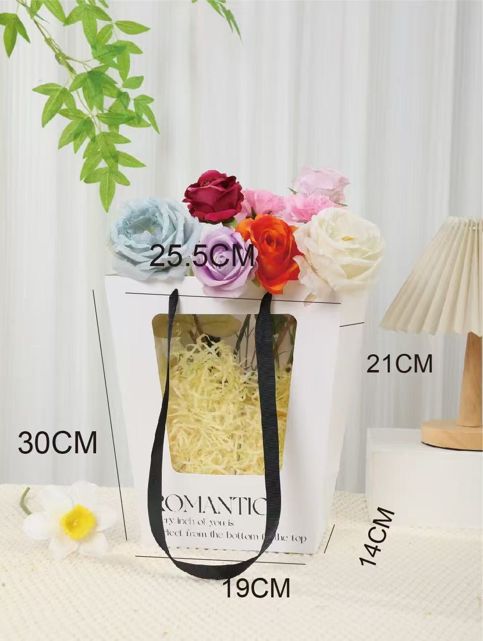 중간 사다리꼴 창문(문자 포함) 1개;