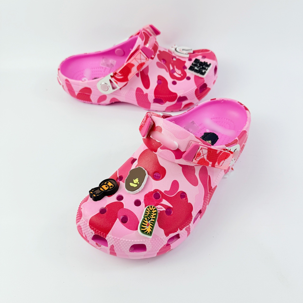 croos nuevo beep ape cabeza de adulto zapatos de agujero zapatillas frías para hombres y mujeres resbaladizas suelas suaves zapatos de playa