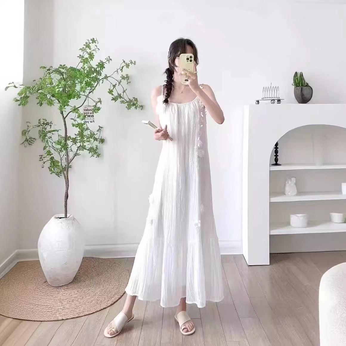 法式小清新绿色立体花朵吊带连衣裙女夏季休闲度假风显瘦沙滩裙