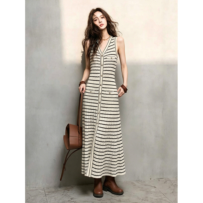 7550-4 Chanel-Style V-Neck Sleeveless Striped Knit Dress with Single-Breasted Pockets and Fishtail Long Vest Dress 7550-4 Chanel-Style V-Neck Sleeveless Striped Knit Dress with Single-Breasted Pockets and Fishtail Long Vest Dress