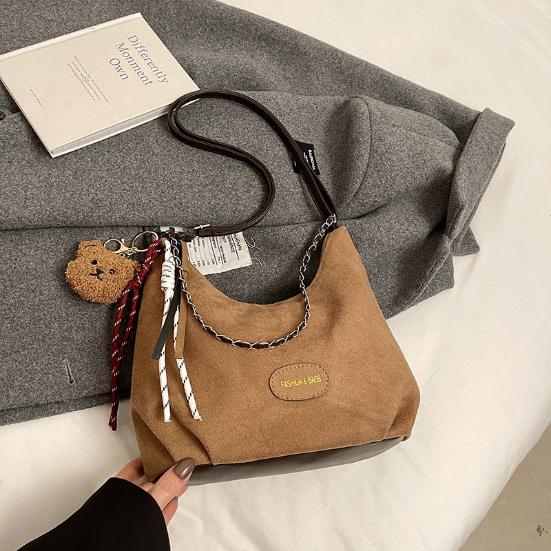 Este año, la moda de moda de peluche de peluche bolso de viaje para mujeres 2024 nueva moda versátil bolso de mochila