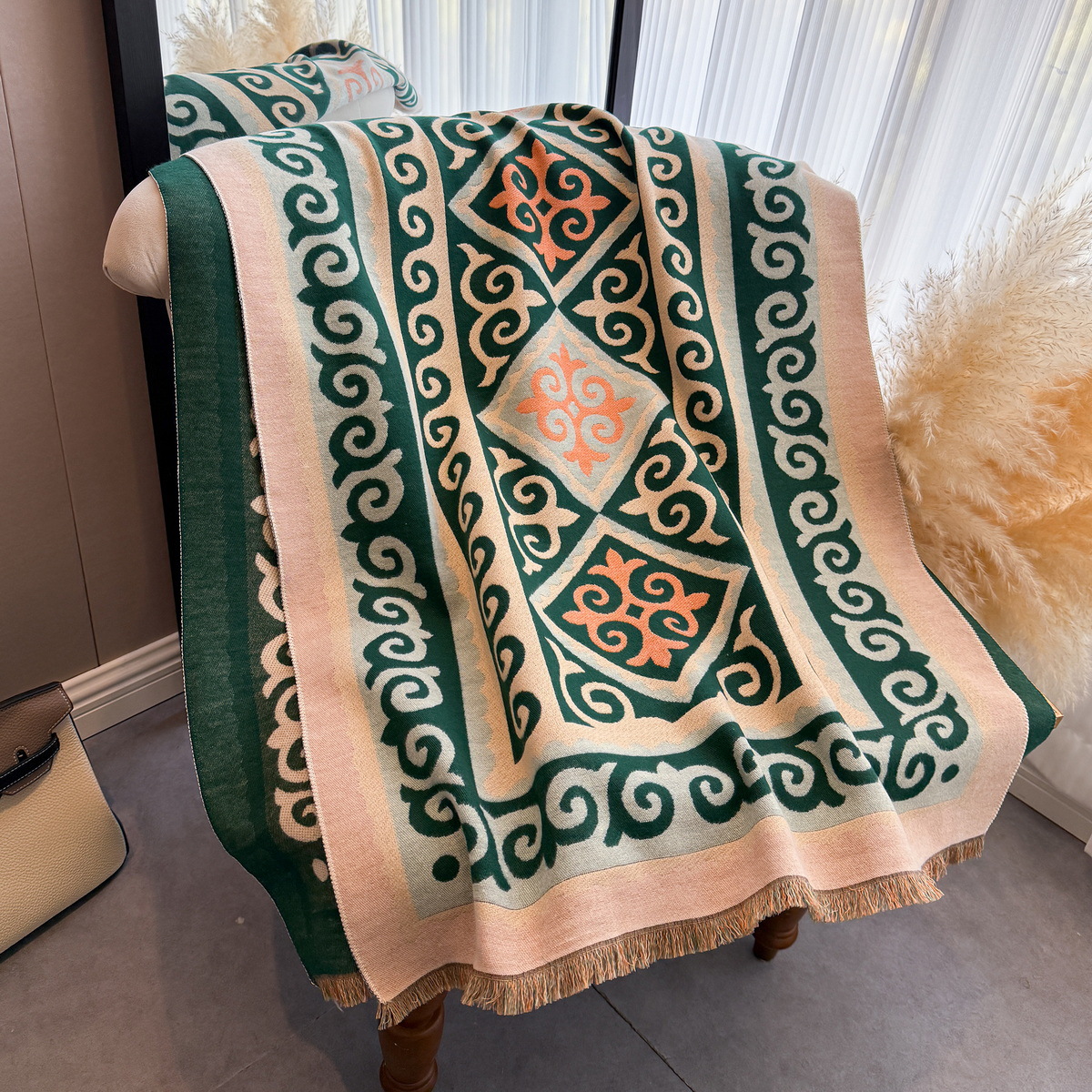 新款简约几何花纹围巾秋冬仿羊绒围巾保暖时尚百搭民族风披肩