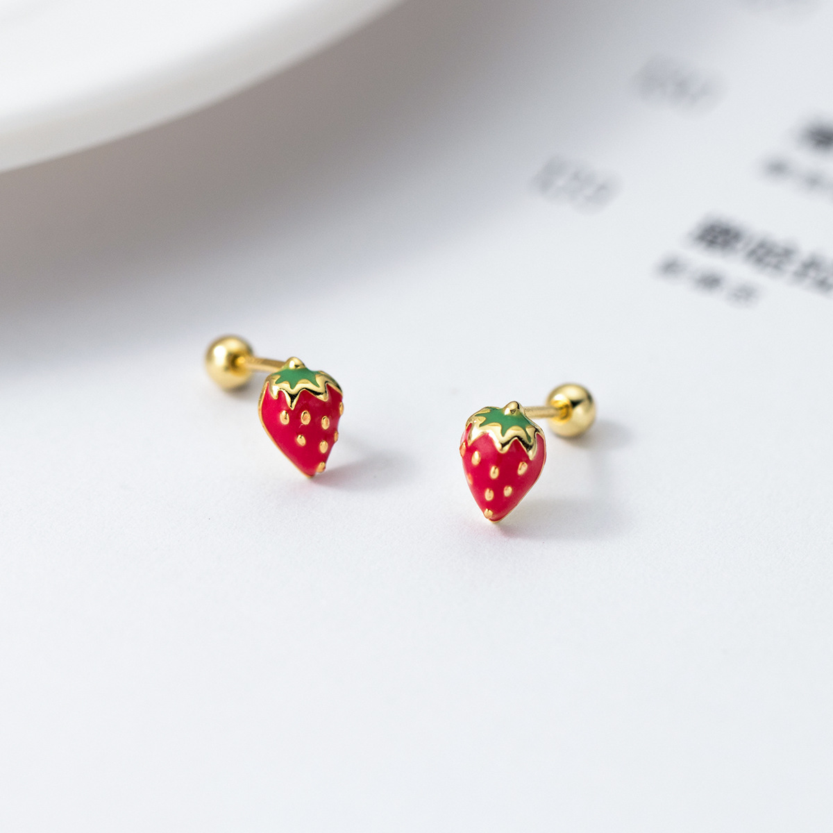 925 Sterling Silver Material Strawberry Pattern Women's Gender 1 Pair 925 Sterling Silver Strawberry Ear Studs