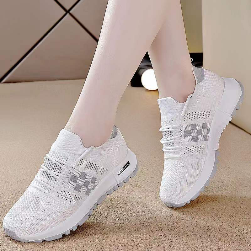 Zapatos de papá transpirables delgados de verano para mujer 2023 nuevos zapatos de coco tejidos voladores de todo fósforo zapatos de malla deportiva para mujer suela suave