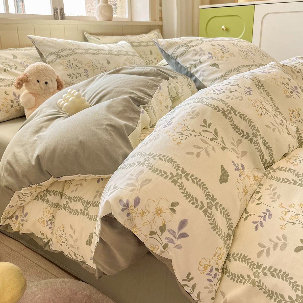 Juego de cuatro piezas de algodón puro, ropa de cama de algodón 100% estilo nuevo 2026, funda nórdica floral fresca, sábana, juego de tres piezas para dormitorio, sábana ajustable.