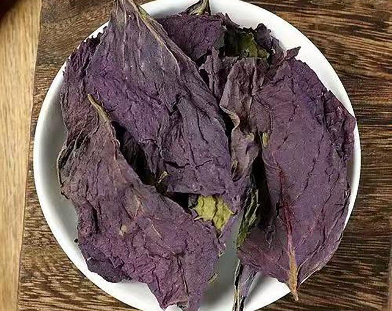 Dried Perilla Leaf Zi Su Ye 50g Bottle Aromatic Culinary Herb for Tea Soup and Seasonal Cooking quality and texture