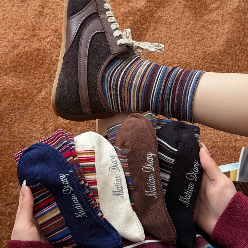 Korean-style striped mid-calf socks for women, made of long-staple cotton, with letter designs, new autumn and winter casual socks, college-style sports trendy socks Korean-style striped mid-calf socks for women, made of long-staple cotton, with letter designs, new autumn and winter casual socks, college-style sports trendy socks