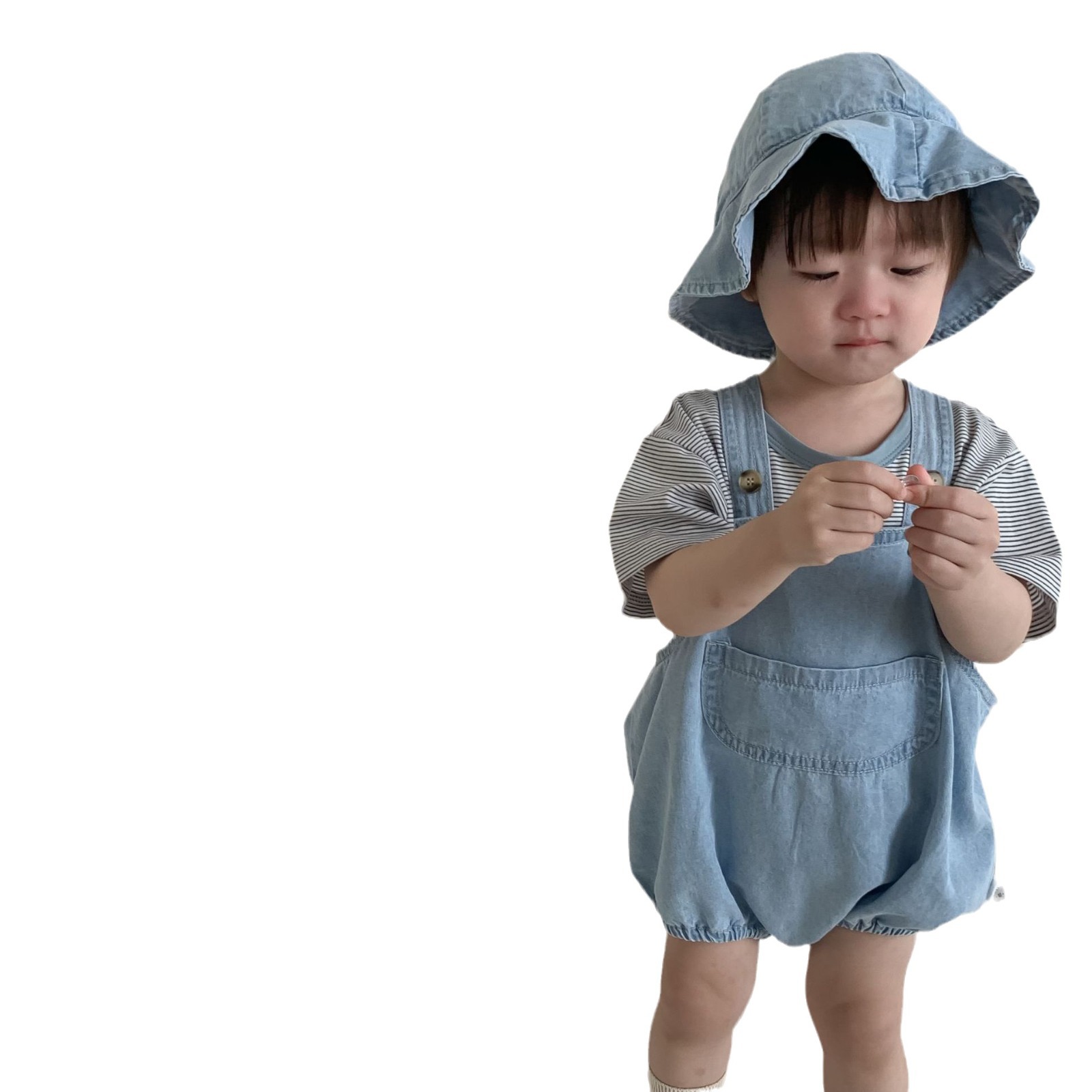 ベビーストライプTシャツとサロペットパンツの韓国風子供服、2026年夏の新作ベビー服、夏用男の子セット