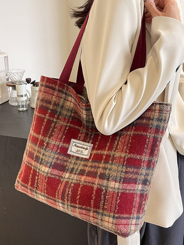 Large-capacity commuting grid bag 2024 new autumn winter woolen grid single-shoulder bag with a sense of elegance versatile tote bag