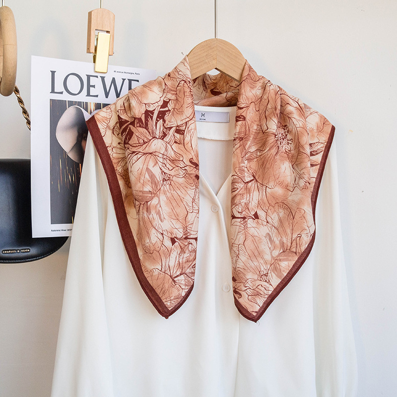 Alta sensación retrógrada flor impresa toallas de moda con ropa extranjera con bufandas en línea rojo 68 toallas de carácter cuadrado