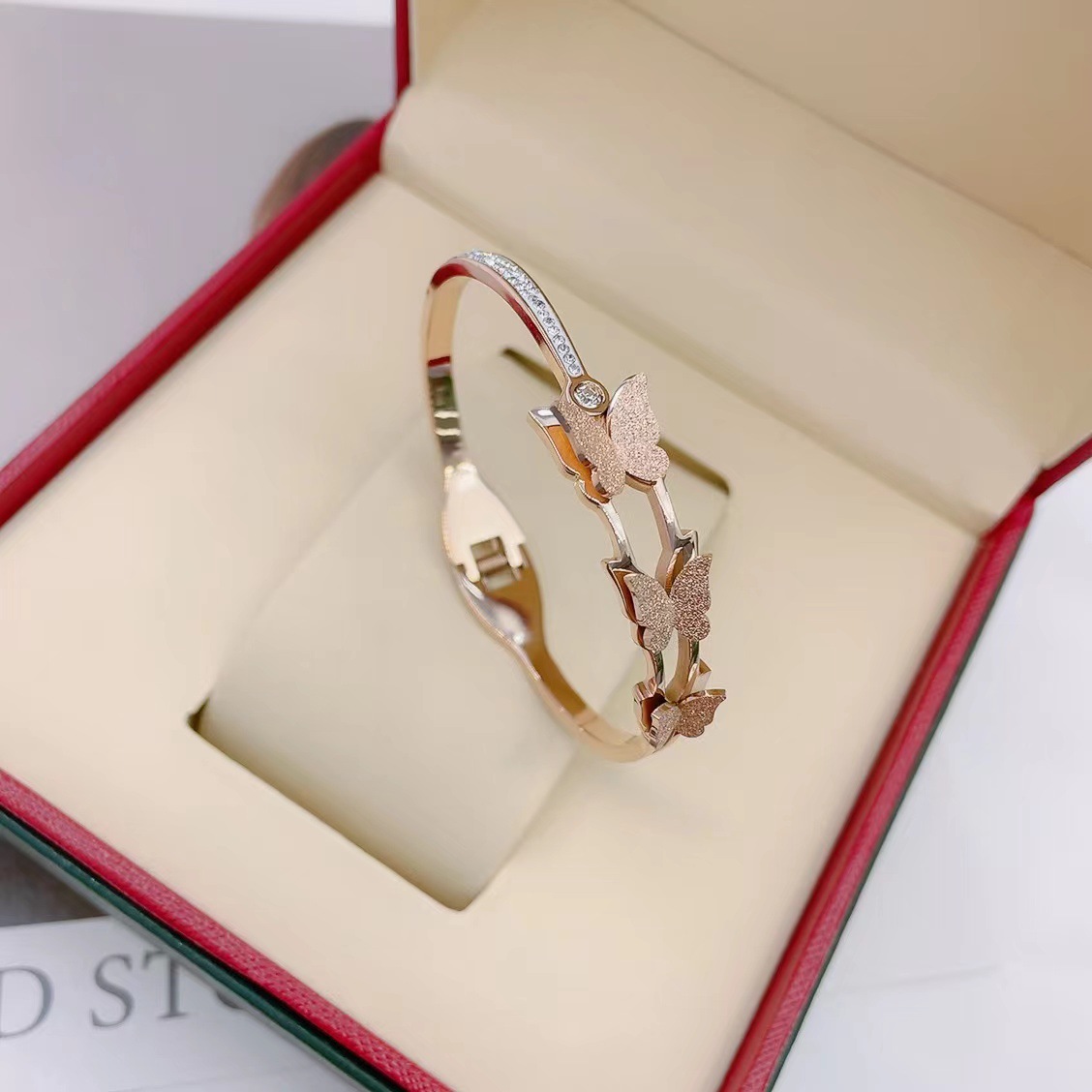 En stock fábrica directa Transfronteriza Popular electrochapado 18K pulsera de acero de titanio femenina personalidad no se desvanece moda nicho moda