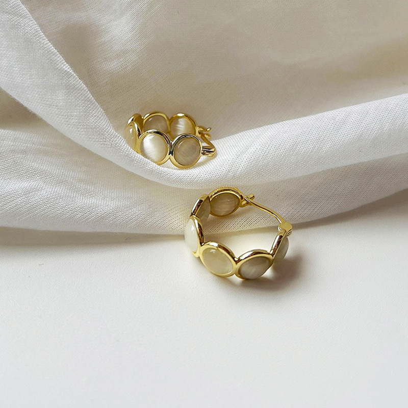 Sweet Opal Earclip Earrings Light Luxury And Simplicity