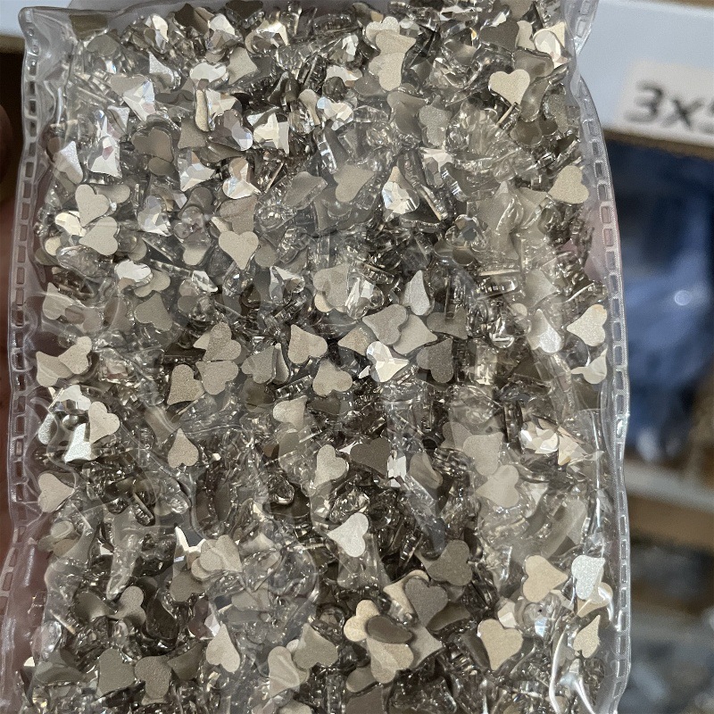 흰색 비어진 심장 4x5