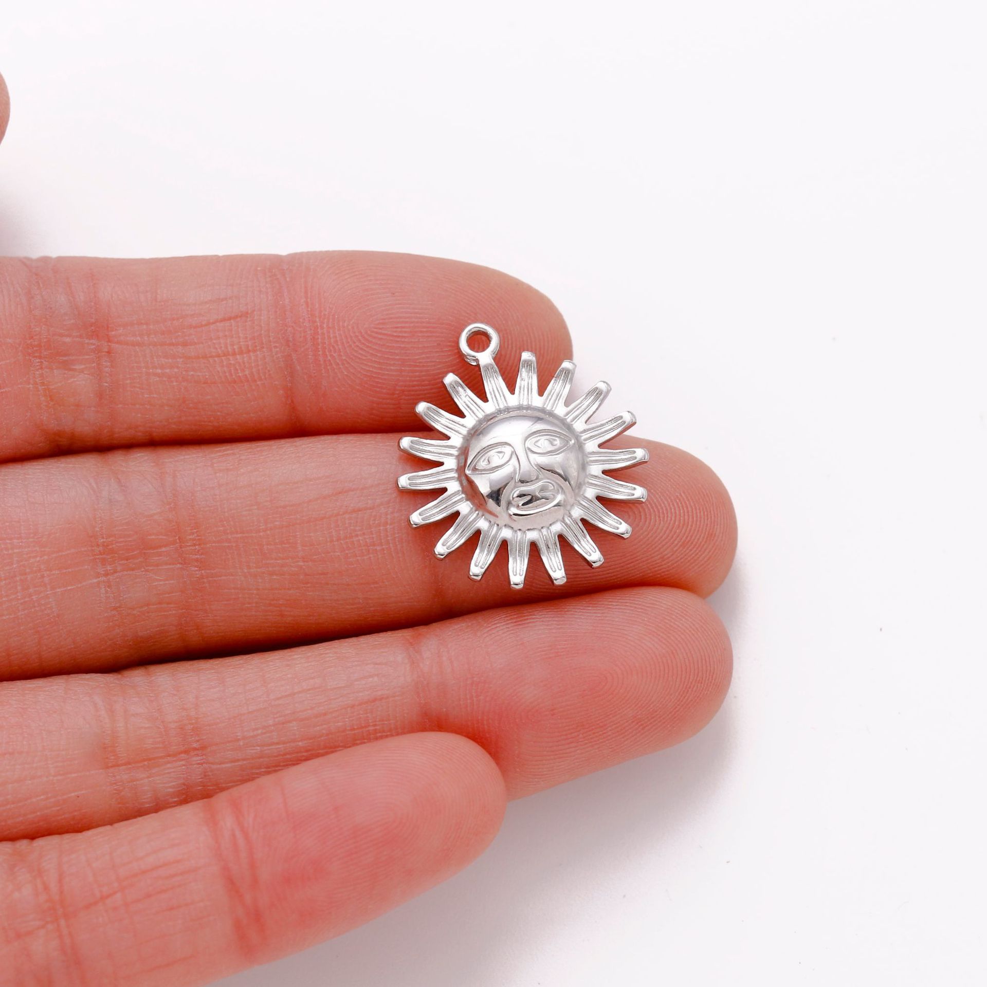 Sun, Smiley Face Pattern 1 Piece 23mm 304 Stainless Steel Ion Plating (IP) Sun Smiley Face Pendant DIY Jewelry Accessories Bracelets Earrings