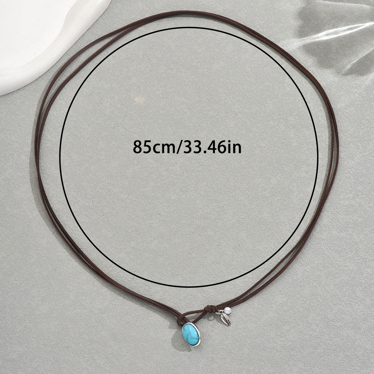 Collar geométrico con piedra turquesa y cadena de cuero_voghion.com